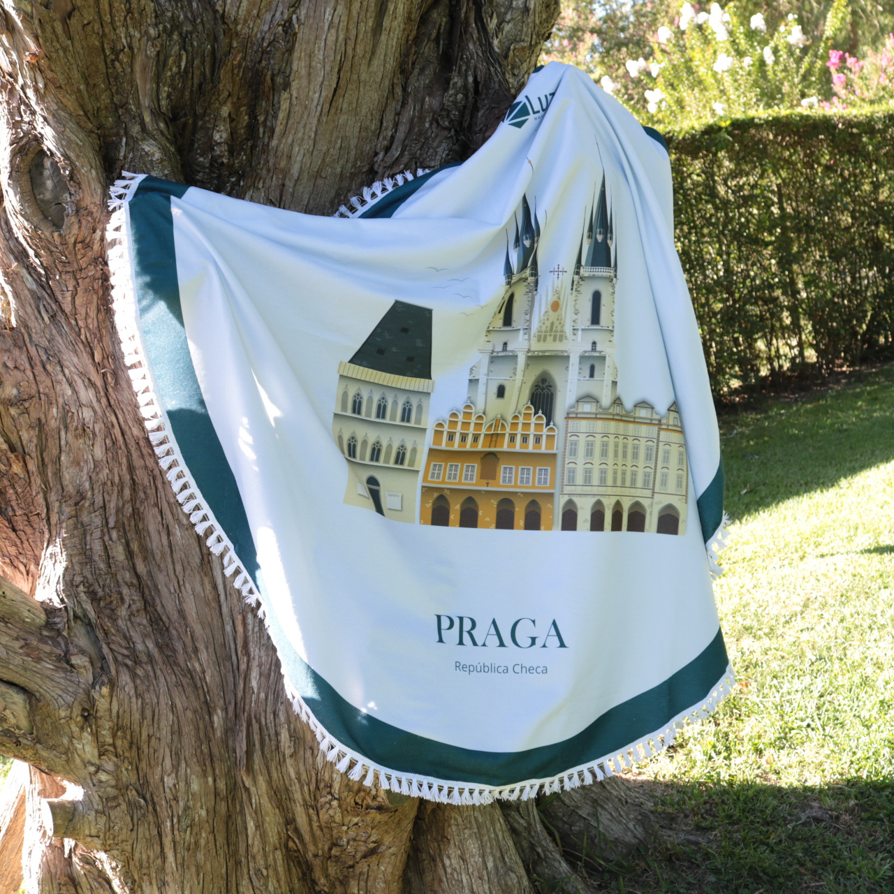 Toalla de Playa Redonda Praga. Toalla con flecos.