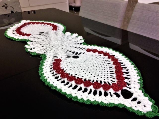 Caminho de mesa crochê abacaxi (última peça)