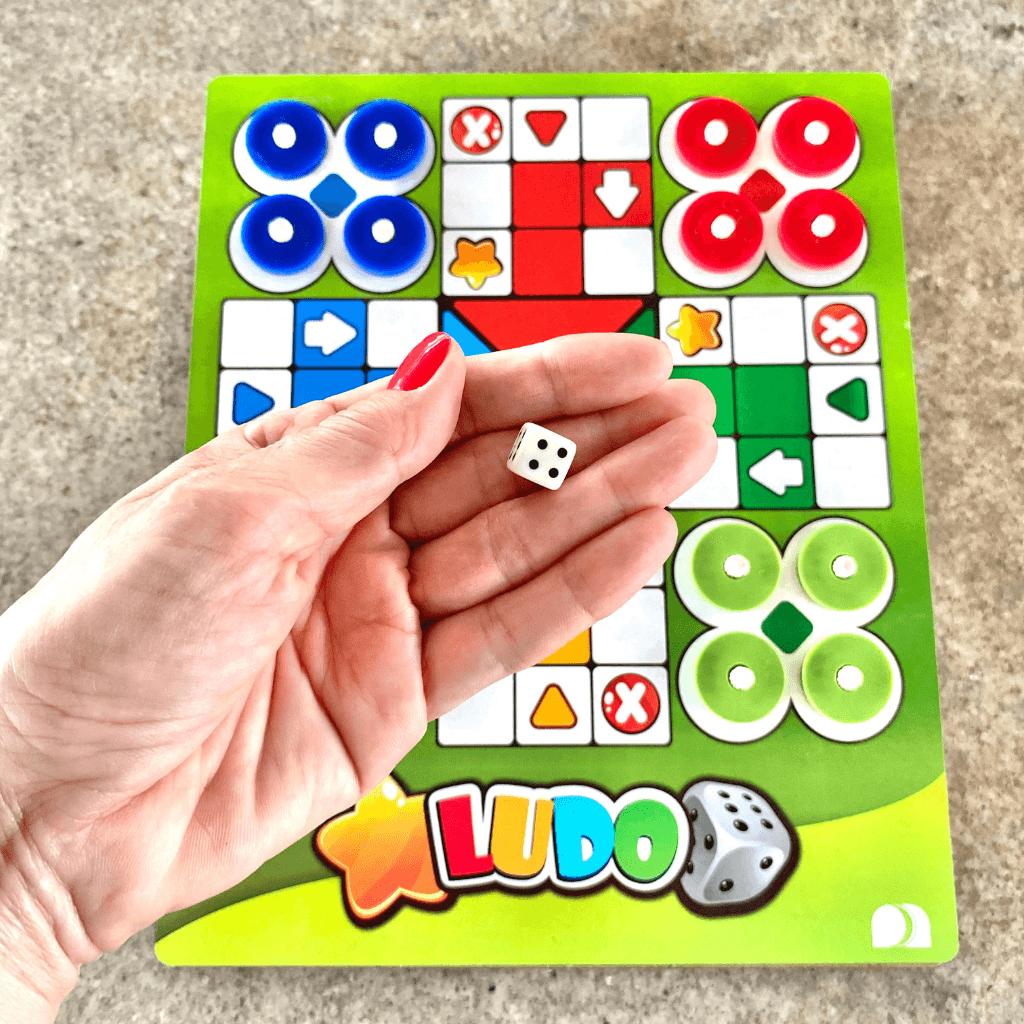 Ludo - Jogo de tabuleiro em madeira