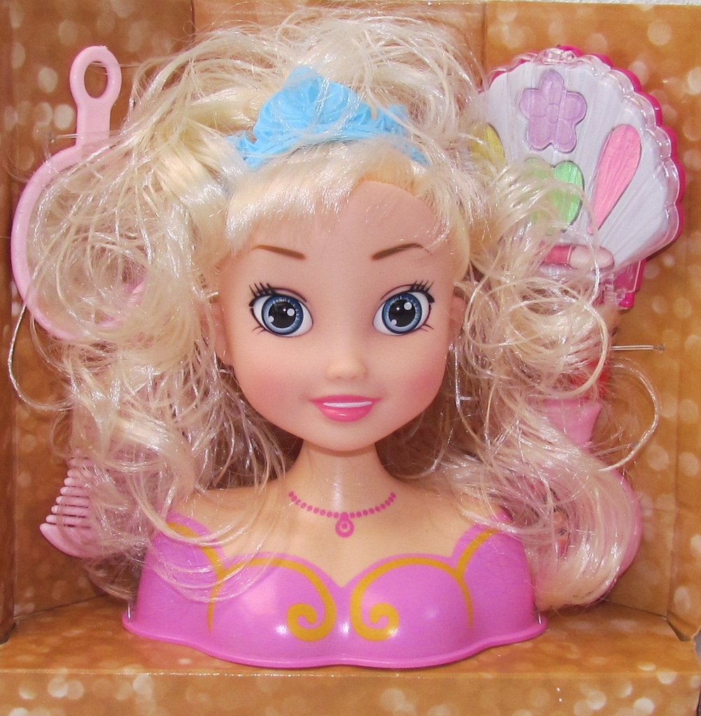 Boneca Barbie para Pentear e Maquiar - Será que conseguimos fazer