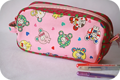 Estojo com bolso frontal Hello Kitty na internet