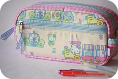Estojo com bolso frontal Hello Kitty