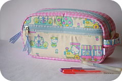 Estojo com bolso frontal Hello Kitty - comprar online