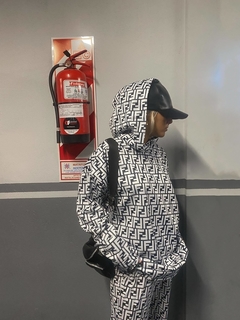 BUZO OVERSIZE FENDI