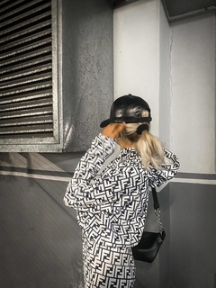 BUZO CORTO C/CAPUCHA FENDI - tienda online