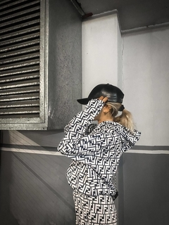 BUZO CORTO C/CAPUCHA FENDI - comprar online