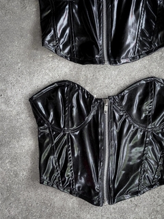 STRAPLESS CIERRE ENGOMADO