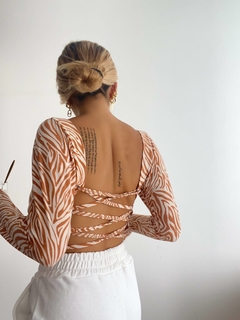 TOP CRUZ ARANDELA M/L SEDA FRIA AFELPADA CEBRA