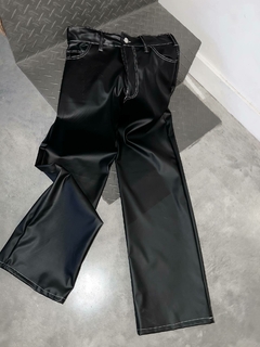 PANTALON TANIA CUERO COSTURA BLANCA