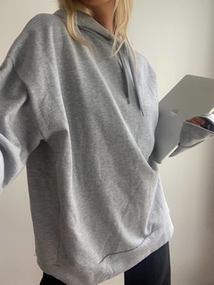 BUZO OVERSIZE CAPUCHA LISO