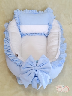 Ninho Azul Bebê com Branco, Acabamentos em Folho - comprar online