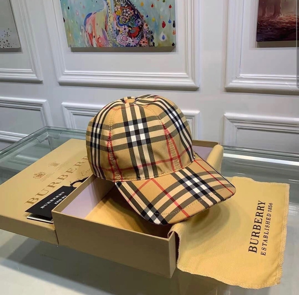 Boné Burberry - Comprar em Pc Griffes