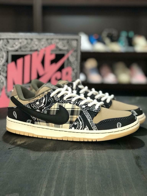 Nike SB Dunk Low "Travis Scott"