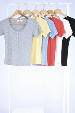 MKF REMERA BRANDON (28708) - Tabatha Jeans Mayorista