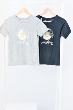 JPL REMERA BRETT SUNSHINE (28712) - tienda online