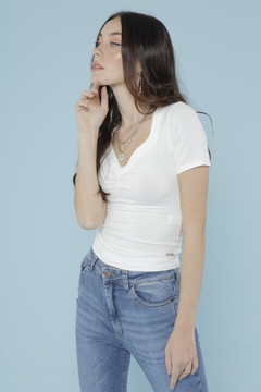 MKF REMERA JOANNE MORLEY (29700) - comprar online