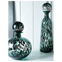 GARRAFA COM TAMPA VERDE E PRETO DE VIDRO MODELO ADELY DECOR (20X28,5CM) - comprar online