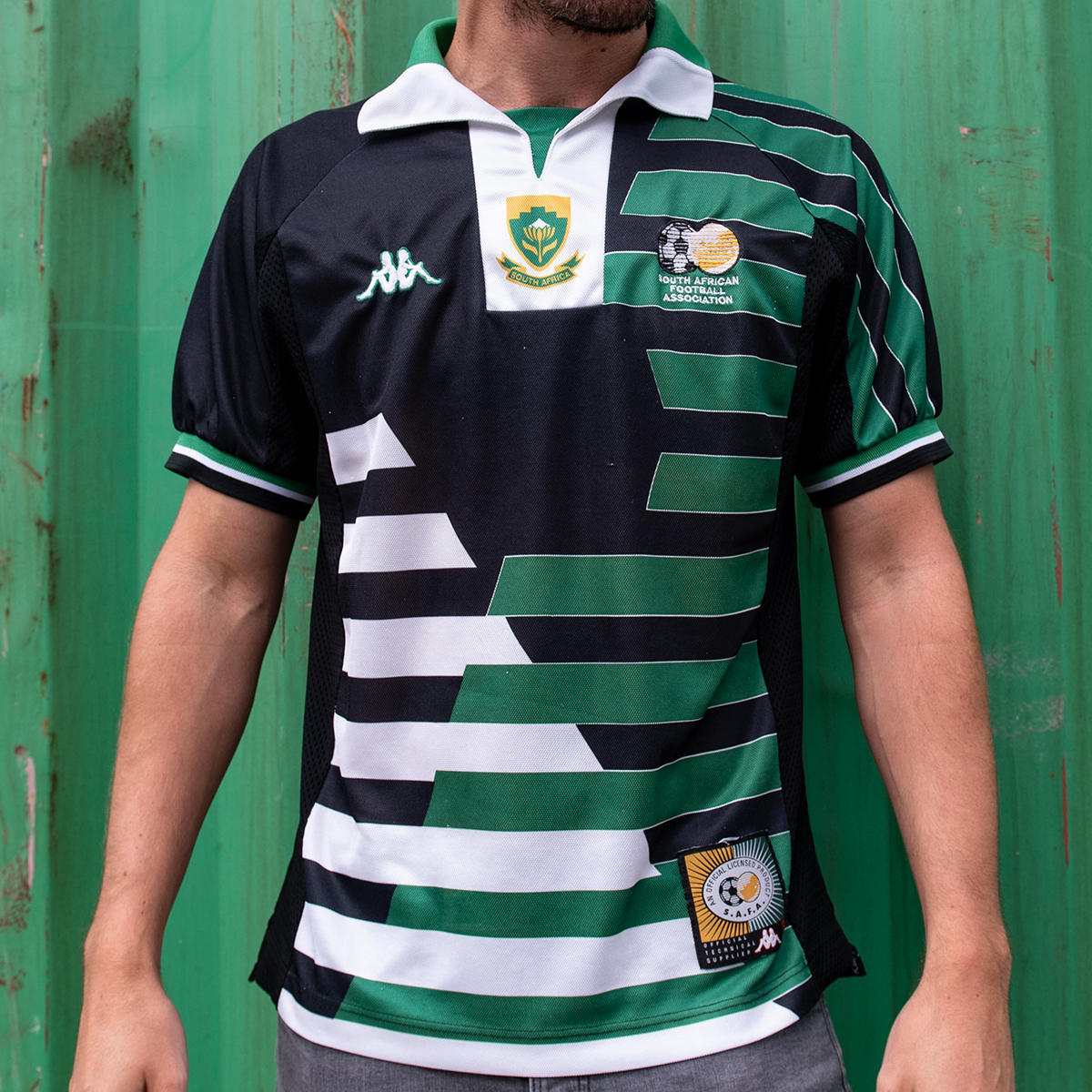 Camisa-retrô-seleção-áfrica-do-sul-south-africa-copa-do-mundo-1998-preta-modelo-fan-torcedor-away-ii-masculina-futebol-retro-