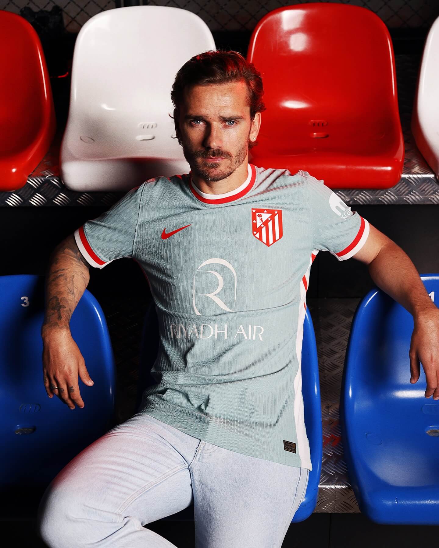 camisa-atletico-madrid-24-25-away-azul-uniforme-reserva-masculina-modelo-torcedor-griezmann-simeone-de-paul-koke-azpilicueta-le-normand-samuel-lino-