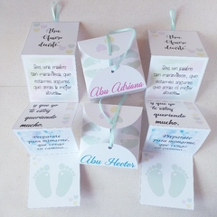Cajas Abu, vengo en camino... (corazones y piecitos verde) en internet