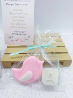 Souvenirs jabones Pajarito + Letra en cajita - comprar online