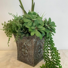 MACETERO VINTAGE CON FLORES