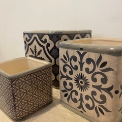 MACETA CUADRADA AZULEJO GRIS - comprar online