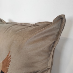 ALMOHADON GARZA GRANDE MARRON en internet