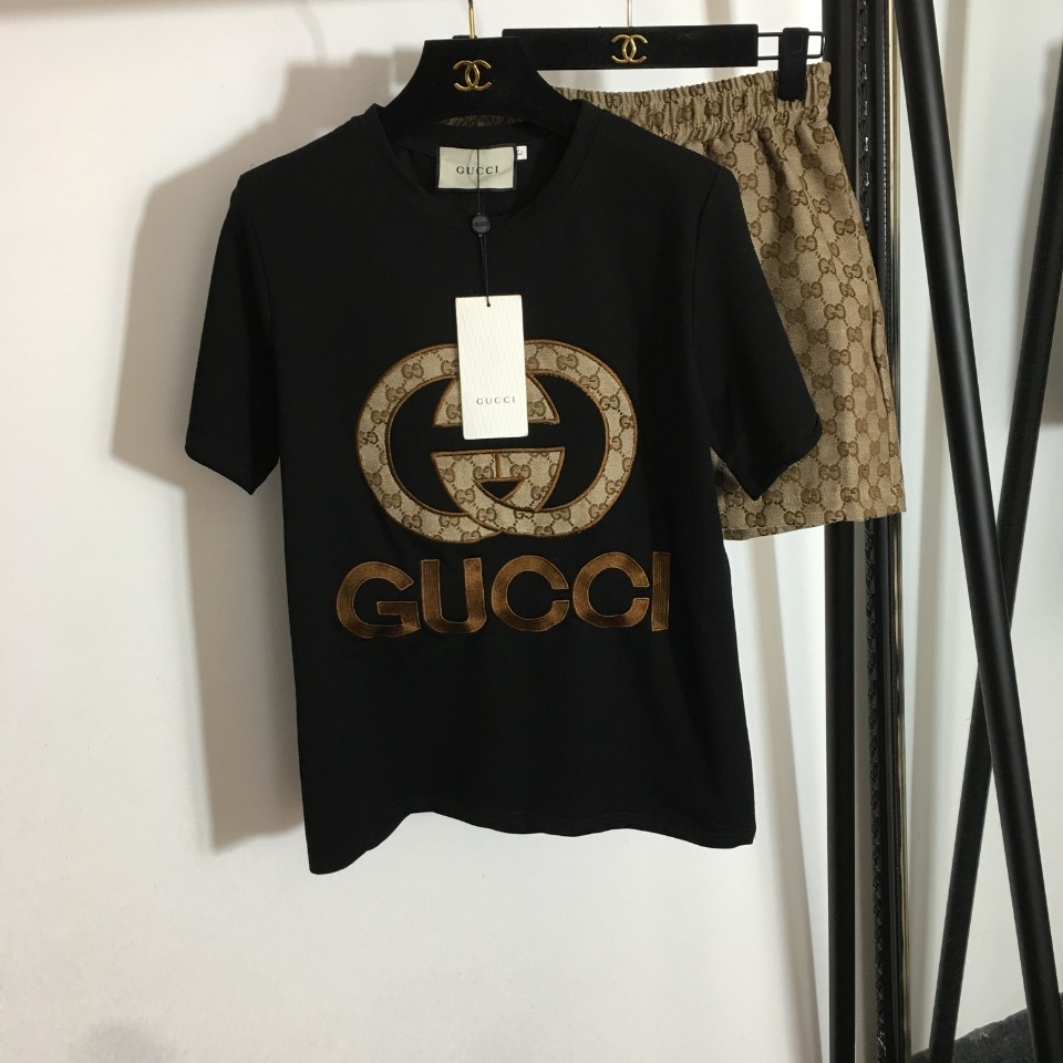 gucci t shirt and shorts