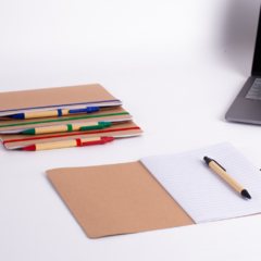Caderno de anotações + caneta em papel kraft e personalizados na internet
