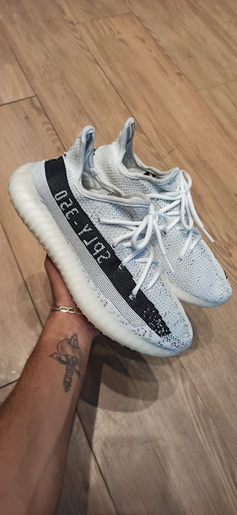 tenis yeezy rosa