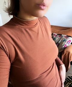 Polera Caramelo - MAGNA MATER