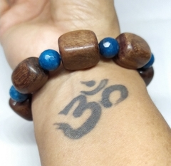 Pulsera de madera con ágata azul