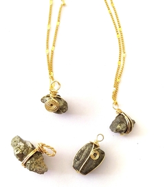 Collar de pirita con cadena de chapa de oro
