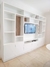 Mueble de living en madera laqueada satinado.