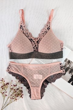 Conjunto sem aro e com bojo na internet