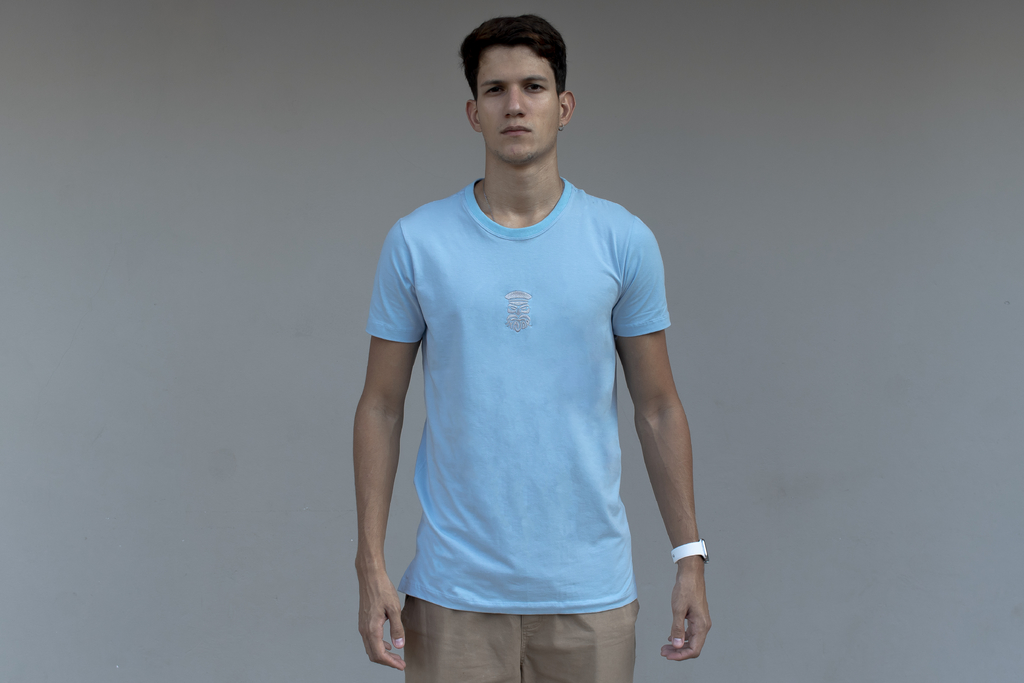 t shirt azul claro