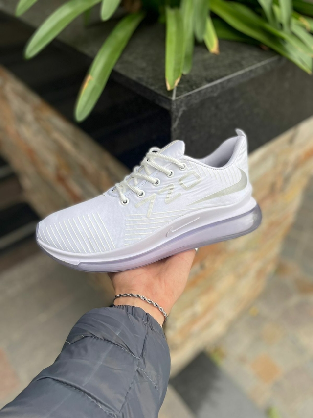 Nike Airmax 720 blancas en zafiro