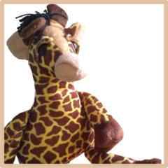 Girafa de pelúcia - Studio Teka