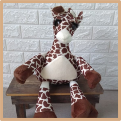 Girafa de pelúcia na internet