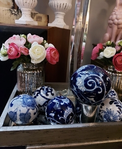 Bochas azules y blancas