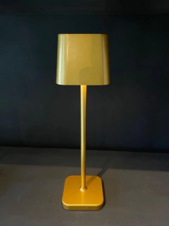 Lampara cuadrada dorada