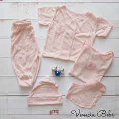 Ajuar 5 piezas rosa claro melange y pintitas con detalles de picot rosa