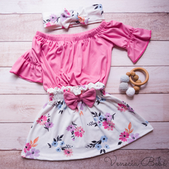 Trio blusa lisa fucsia con pollera y vincha flores composé