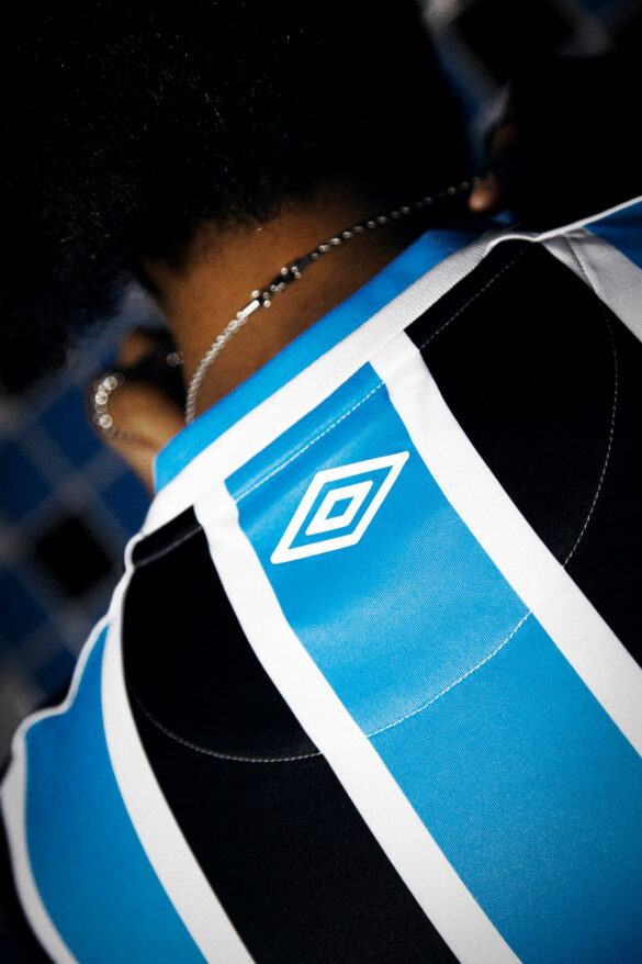 Camisa titular do Grêmio 2023-2024 Umbro