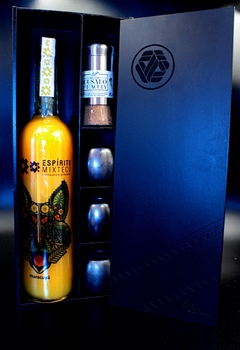 Cane distillate with Passion fruit