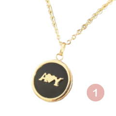 Collar iniciales en madre perla y onix