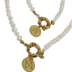 Gargantilla y pulsera de perla de rio con inicial