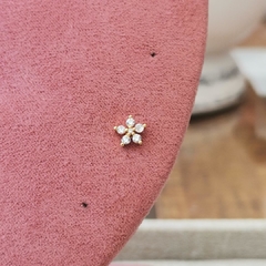 Piercing flor 5 pétalos con botón