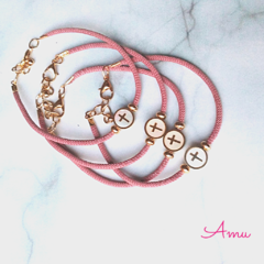 Imagen de Pulsera cruz con madre perla (10pz)